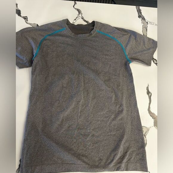 Men's Lululemon Gray Short Sleeve Tee Small - Picture 1 of 4